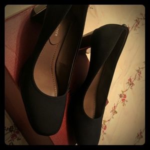 Donald J Pliner pumps.